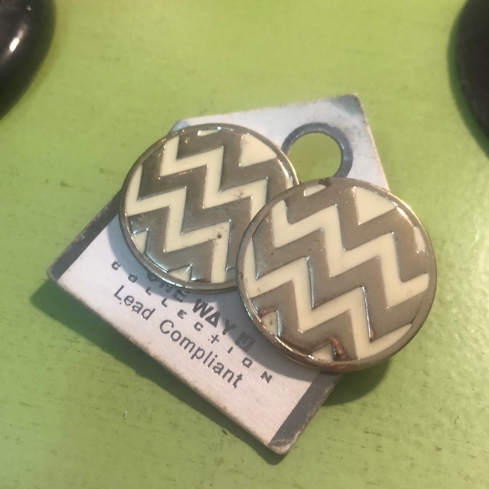 Vintage Circle zigzag costume clip-on earrings
